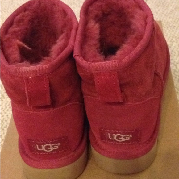 *Classic Mini Crystal Diamond Ugg - Picture 3 of 5